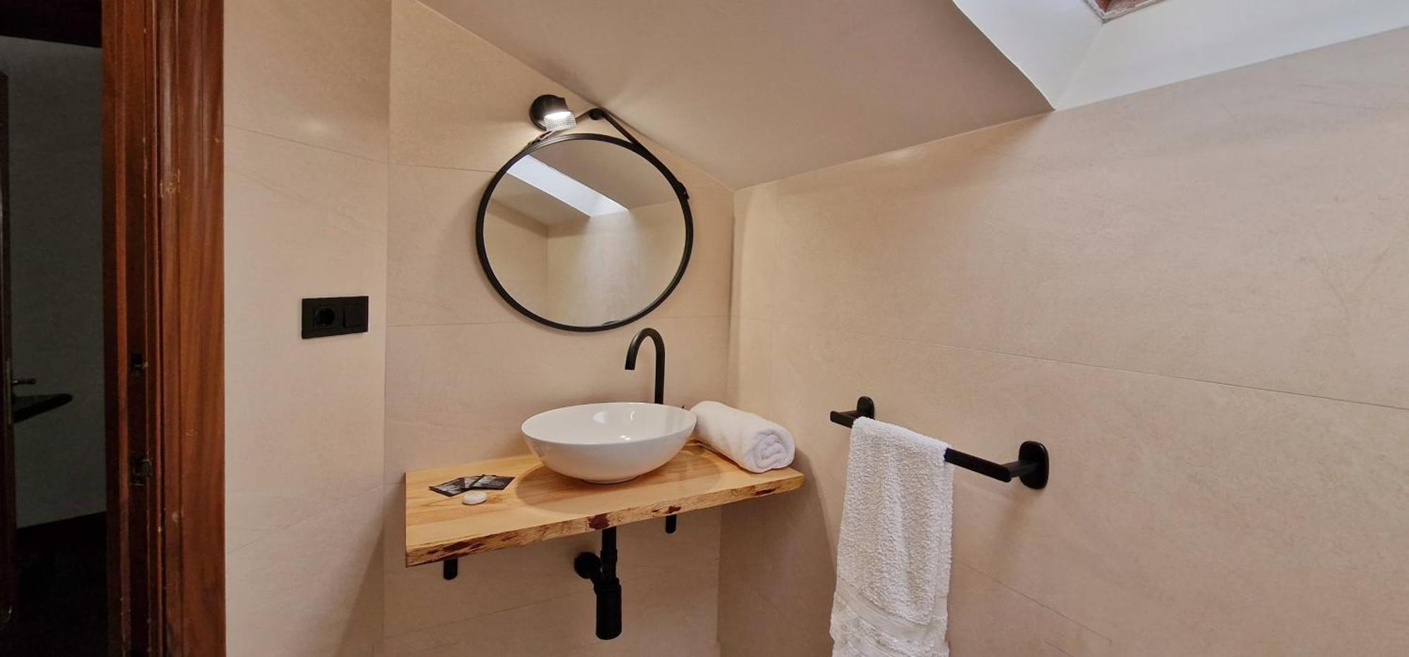 Hotel Cosma House Hinojedo Pokoj fotografie