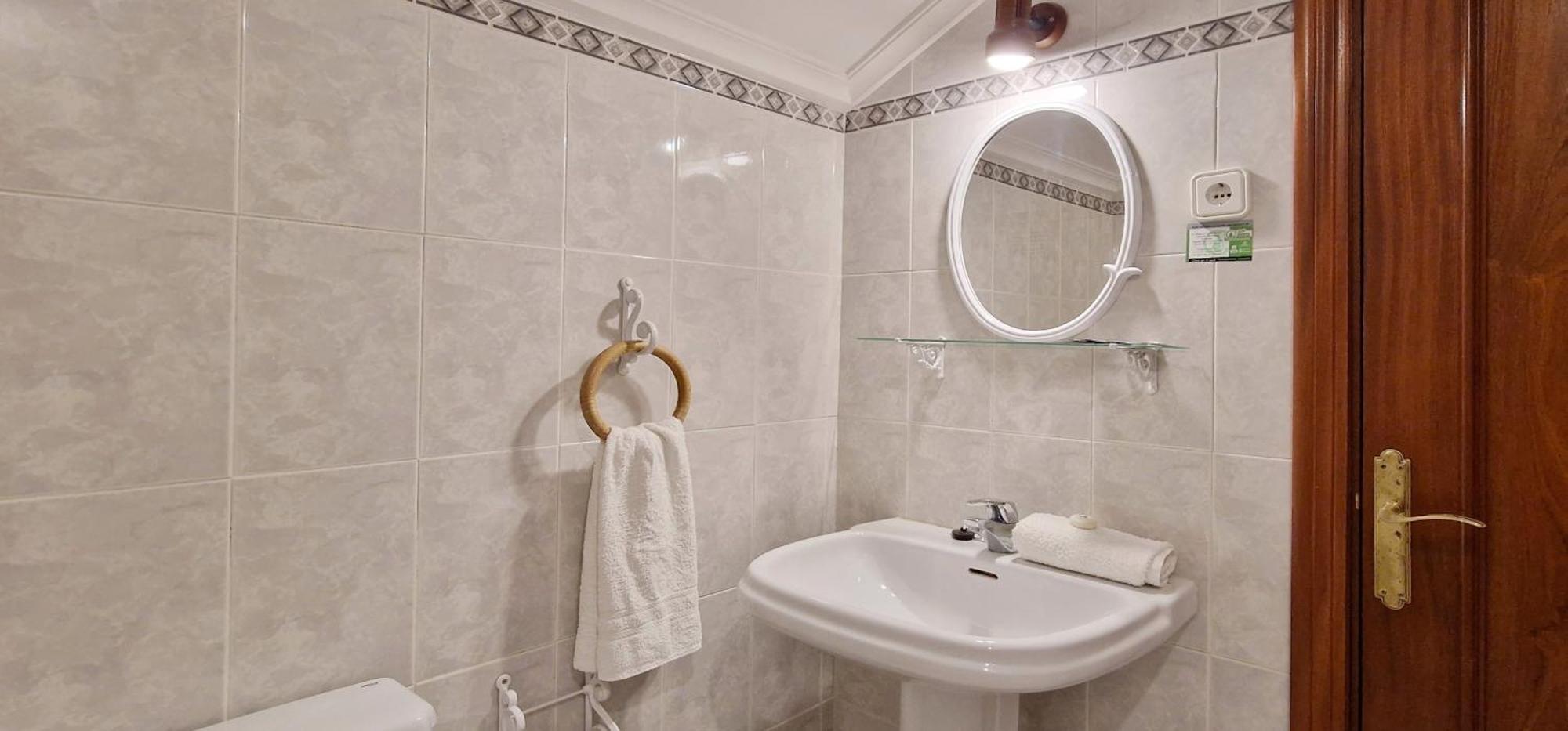 Hotel Cosma House Hinojedo Pokoj fotografie
